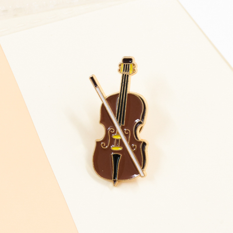 Musical Instrument Symbols - โอคาริน่าการ์ตูนไวโอลินเคลือบ lencana PIN สีน้ำตาลเชลโล่เข็มกลัดน่ารักเครื่องประดับผู้หญิงปกกระเป๋าเป้สะพายหลังของขวัญขายส่ง